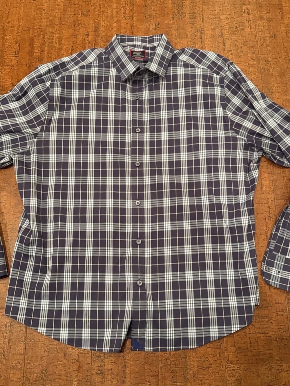 Untuckit Large Relaxed Fit Plaid Button Up Shirt Wrinkle Free